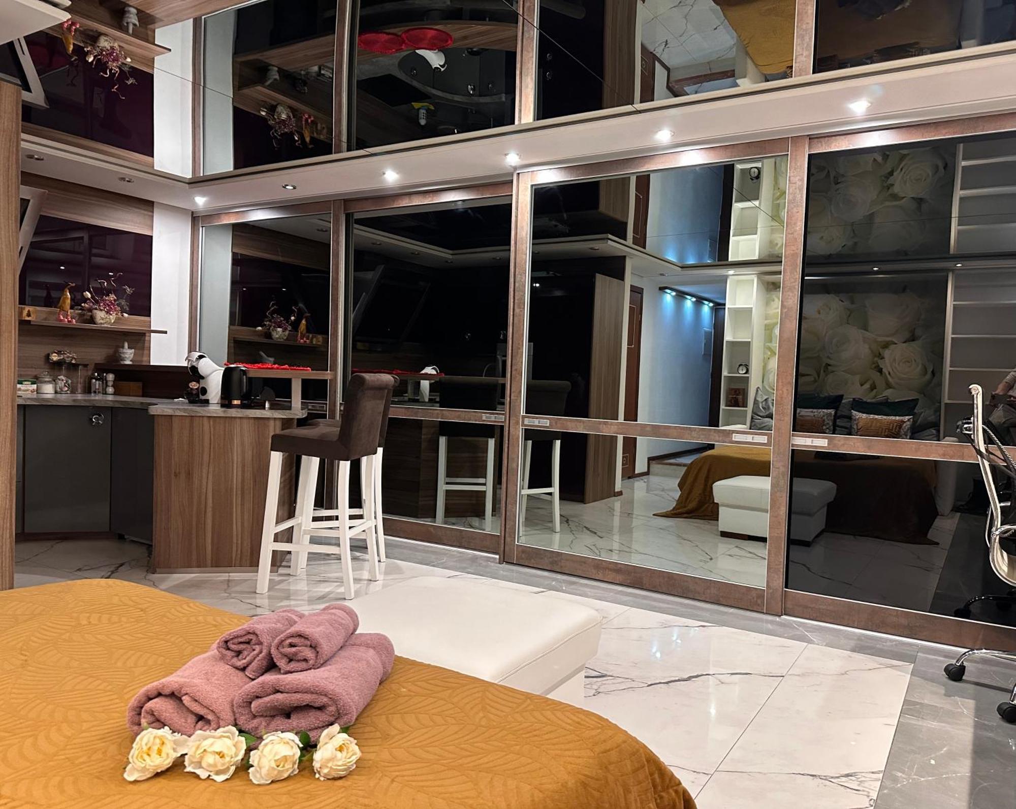 Deluxury Mirror Apartament Centrum 华沙 外观 照片
