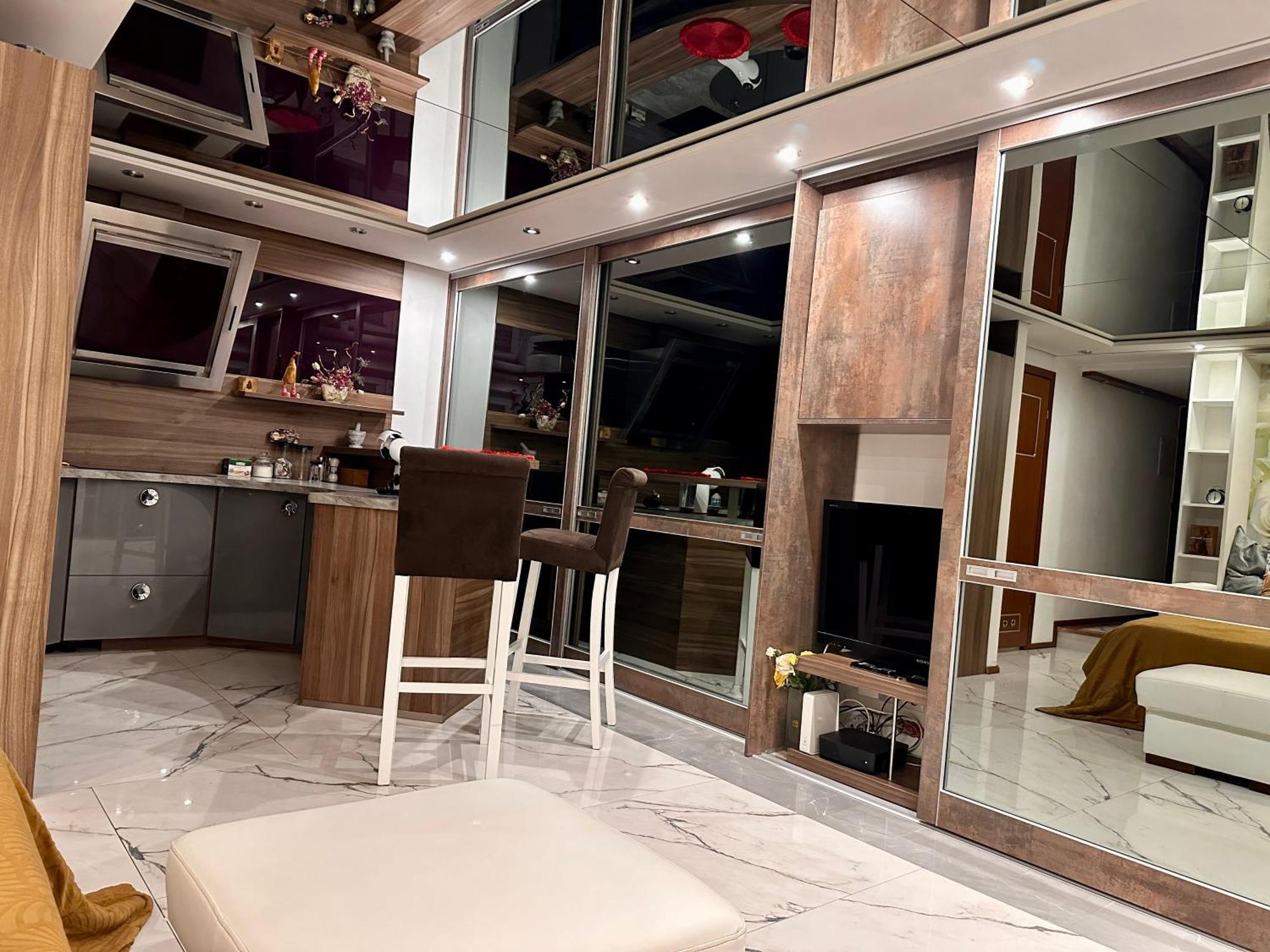 Deluxury Mirror Apartament Centrum 华沙 外观 照片