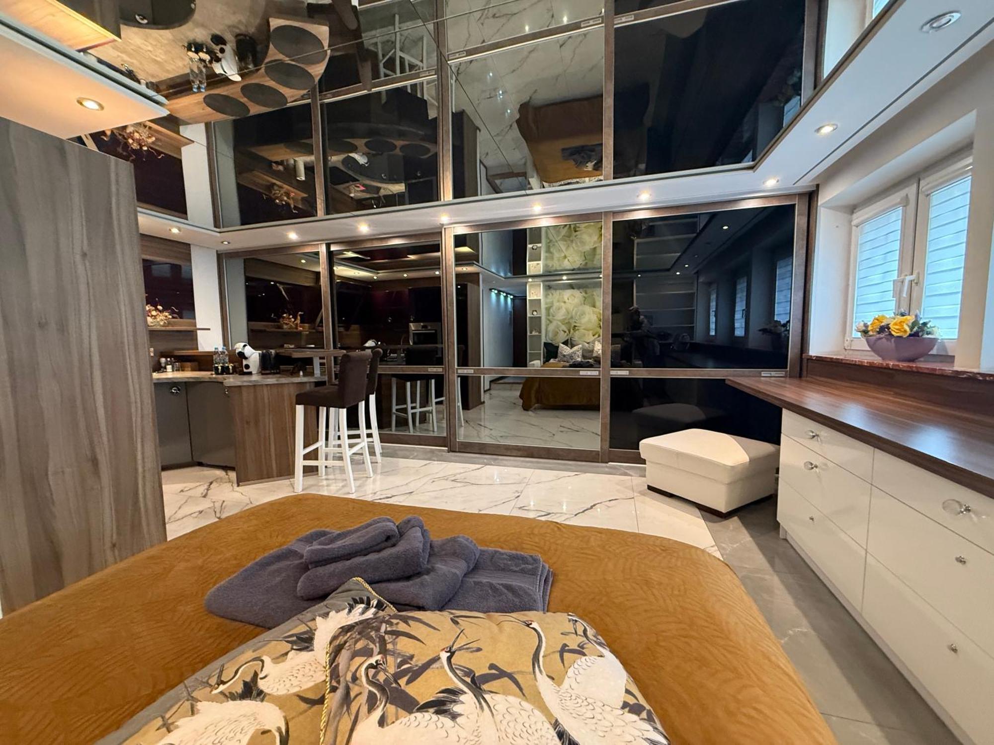 Deluxury Mirror Apartament Centrum 华沙 外观 照片